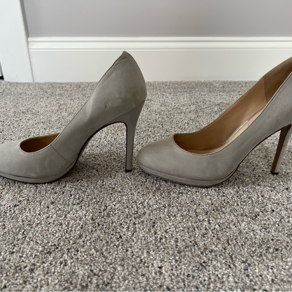 Jessica Simpson Light Gray Leather Stiletto Pumps - Picture 3 of 10